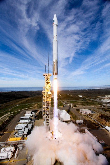 Atlas-V/401 lança WorldView-4 e sete pequenos satélites