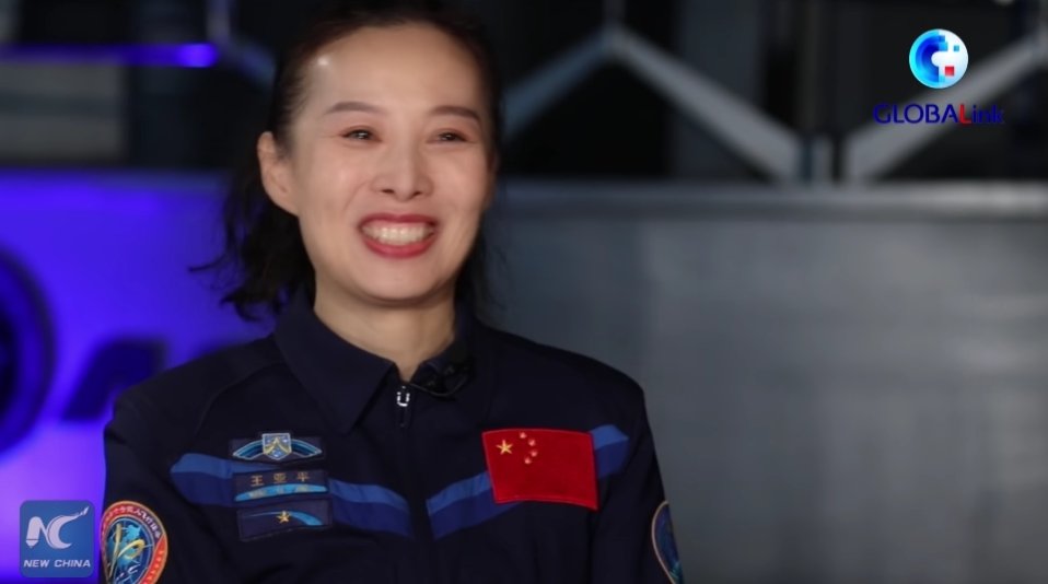 Wang Yaping treina para a sua próxima missão espacial