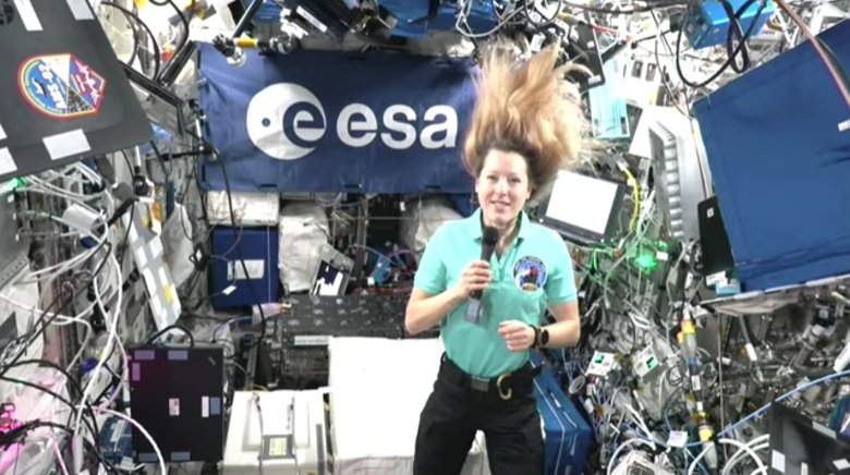 Chamada telefónica durante o voo com a astronauta da ESA Sophie Adenot