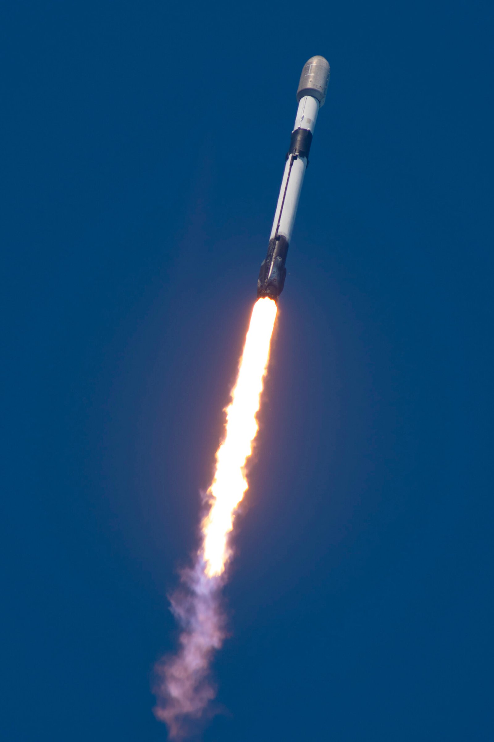 Falcon-9 lança novos Starlink desde Cabo Canaveral