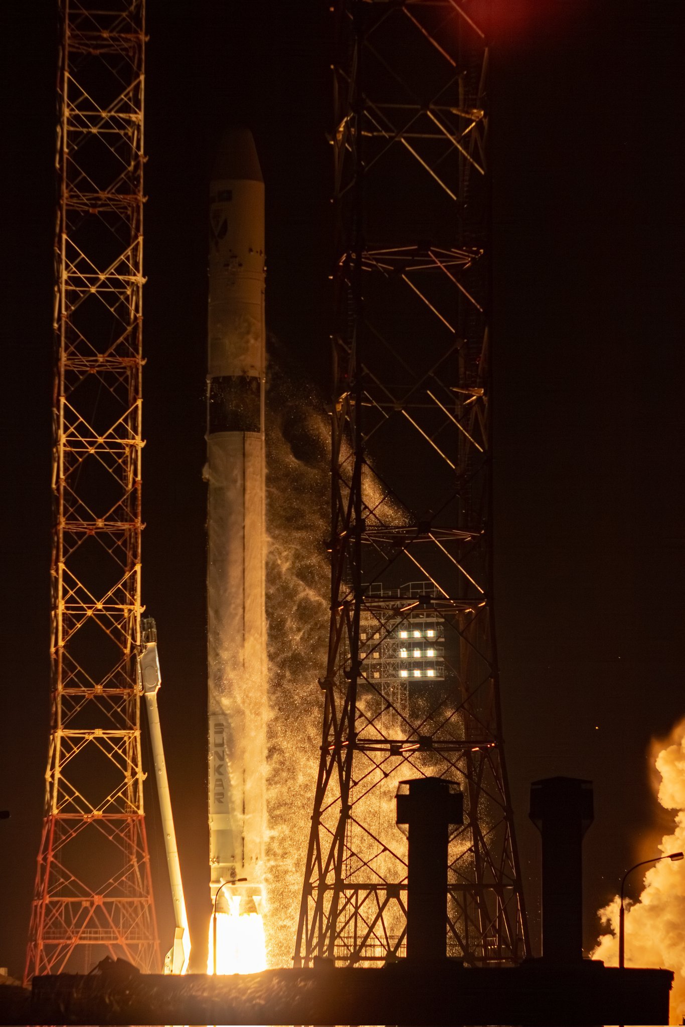Primeiro foguetão Soyuz-5 lançado desde Baikonur em missão suborbital