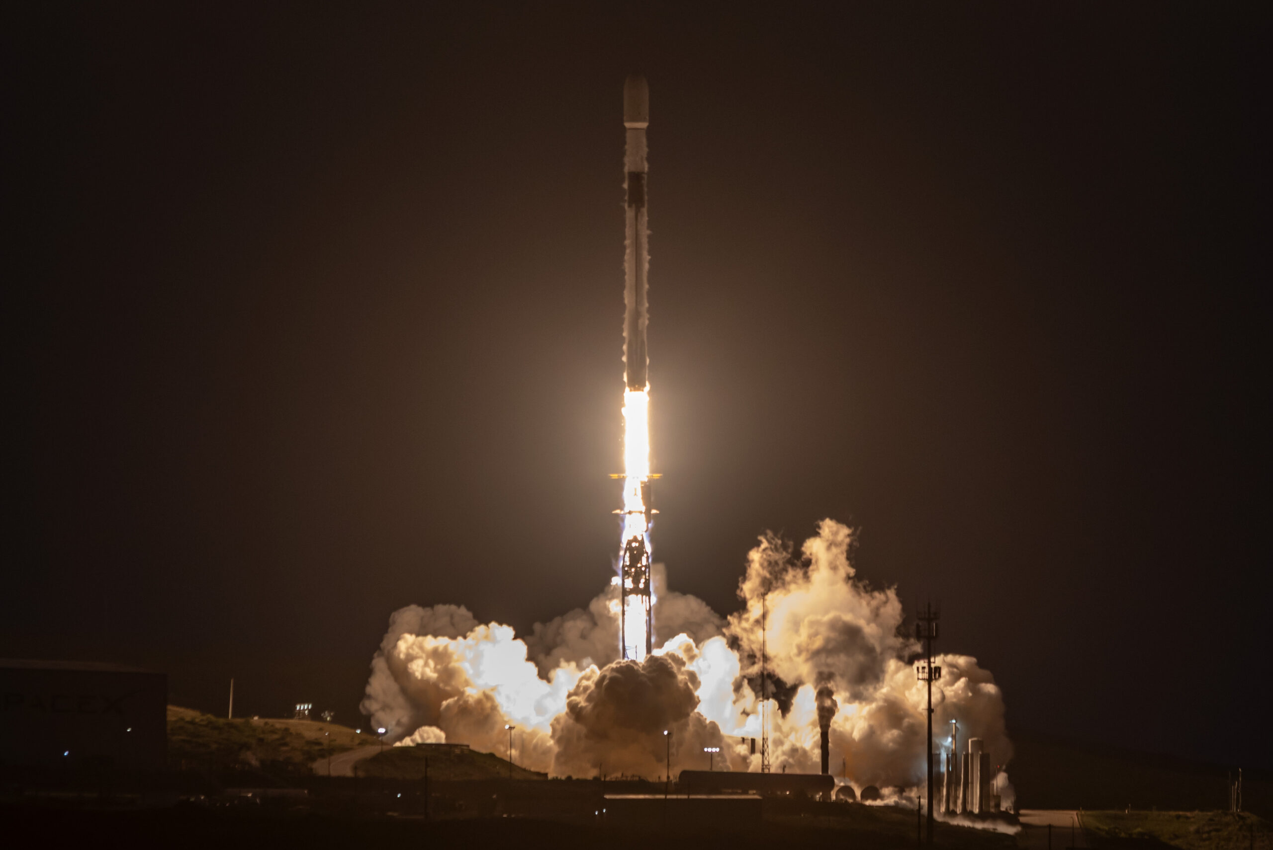 Missão Starlink G17-40 orbita 24 satélites