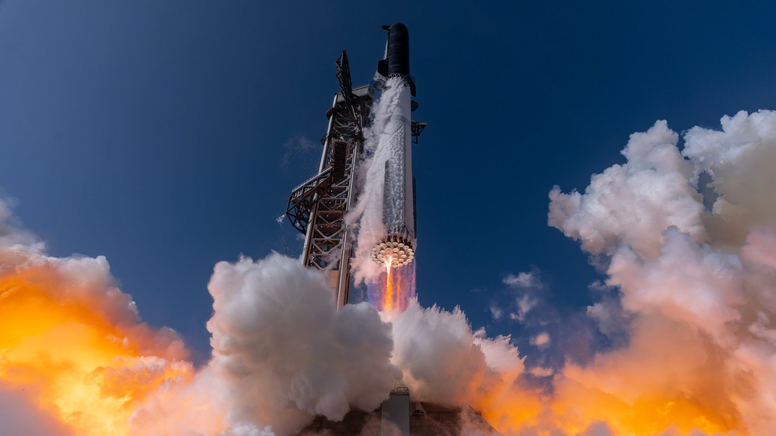 Starship realiza 13.º voo de teste