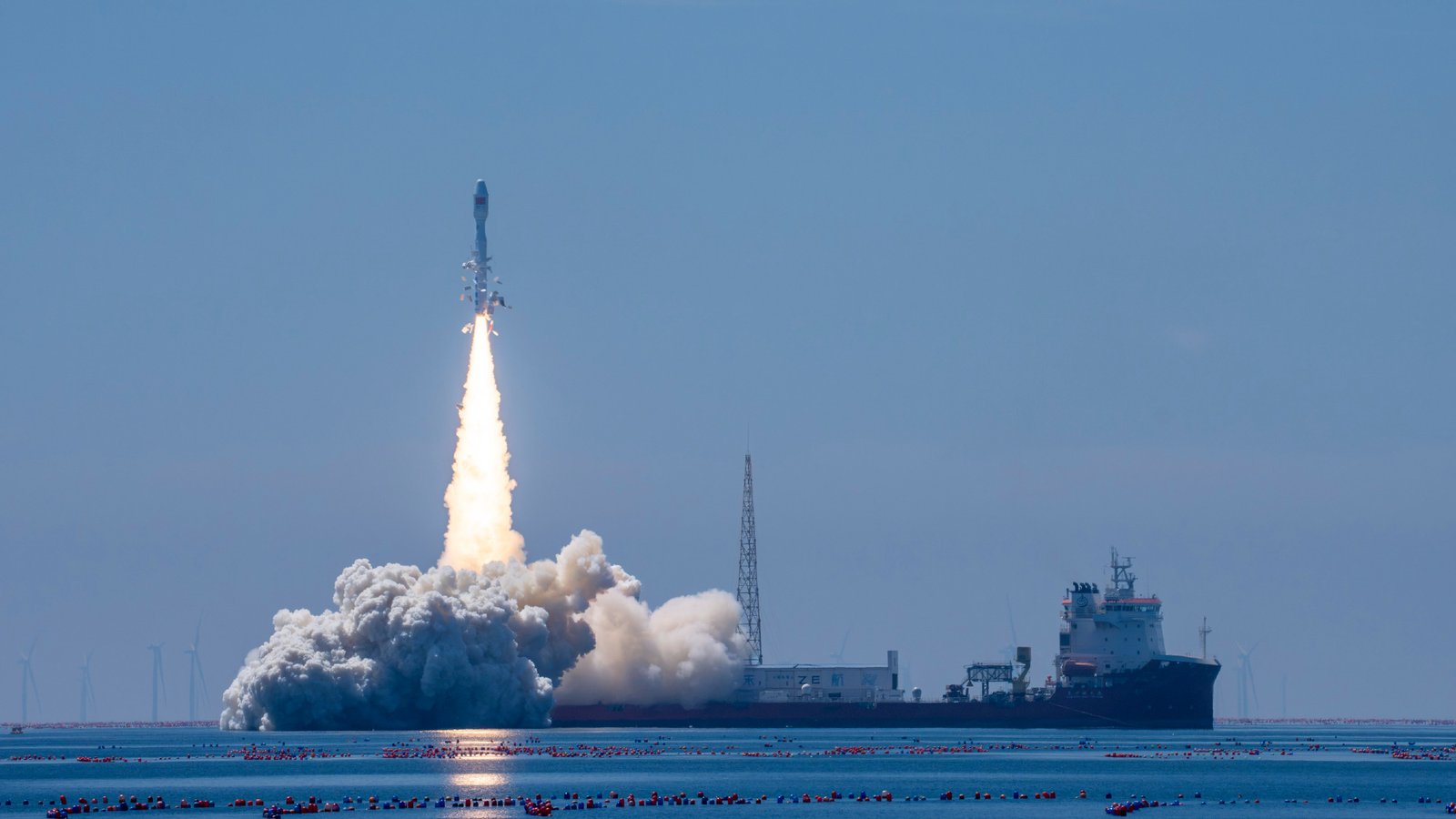 China Rocket lança satélites para a Indonésia e Uzbequistão