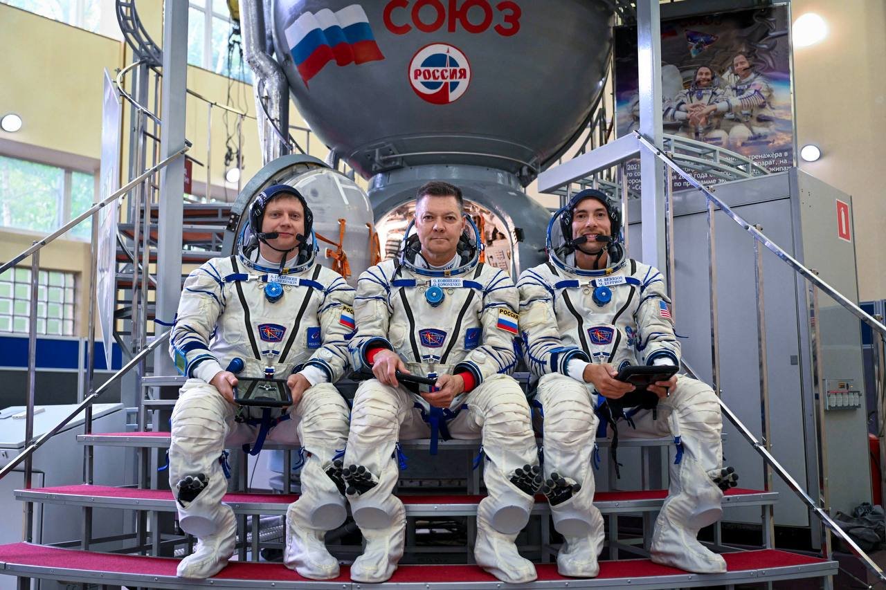 A tripulação de reserva da missão ISS-76 iniciou o treino na nave Soyuz