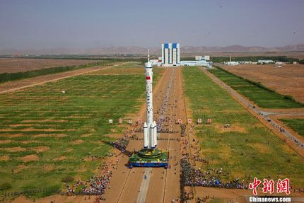 Shenzhou-10 na plataforma 01